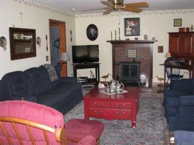 16 Country Club Ln, Turners Falls, MA 01376 - photo 4