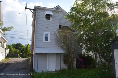 1511 Swetland St, Scranton, PA 18504 - photo 2