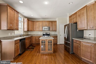 8081 Towering Oak Way, Manassas, VA 20111 - photo 6