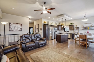 9772 Alderwood Dr, West Des Moines, IA 50266 - photo 5