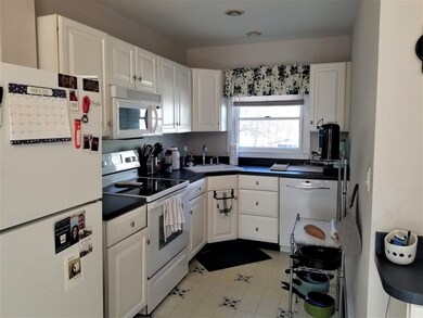 62 Cottage St unit 1, Hudson, MA 01749 - photo 4