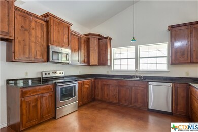 1058 E Weinert St, Seguin, TX 78155 - photo 4