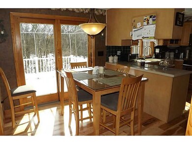 184 Tara Ln, Woonsocket, RI 02895 - photo 4