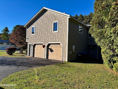 134 Oak Hill Rd, Pittsfield, MA 01201 - photo 3