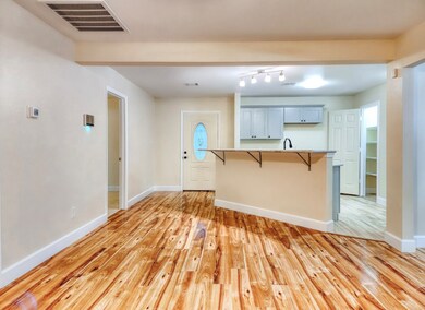 7446 Sandle St, Houston, TX 77088 - photo 4