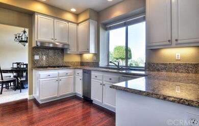 Kitchen boasts granite counters and backsplash, Eu