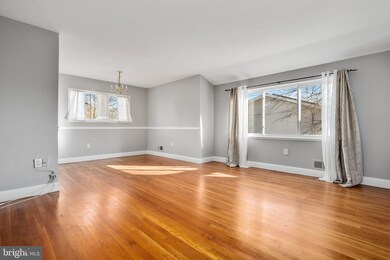 13505 Parkland Dr, Rockville, MD 20853 - photo 2