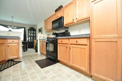 6893 Hunt Dr, Macungie, PA 18062 - photo 7