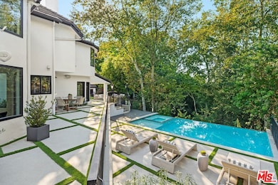 16881 Oak View Dr, Encino, CA 91436 - photo 2