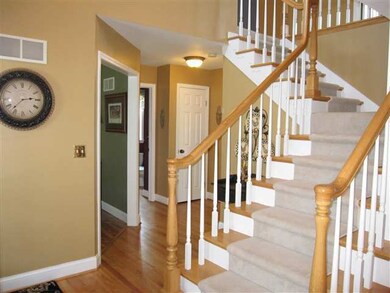 5215 N Royal Place, Peoria, IL 61615 - photo 2