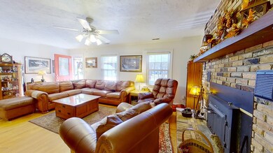 504 S Bickett St, Burgaw, NC 28425 - photo 7