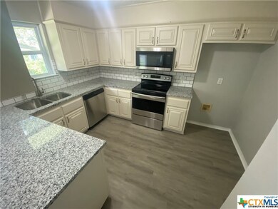 128 E Blancas Dr, Copperas Cove, TX 76522 - photo 3