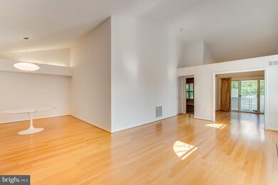 3 Luxberry Ct, Rockville, MD 20852 - photo 4