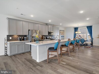 9741 Tealbriar Dr unit 250, Upper Marlboro, MD 20772 - photo 3