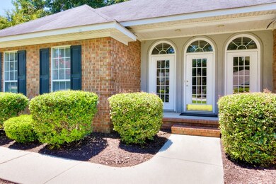 Welcoming front porch/walkway