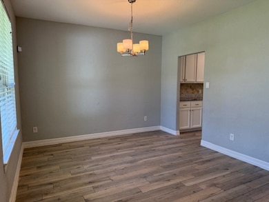 Dining Rooms connect5s to kitchen 12X11