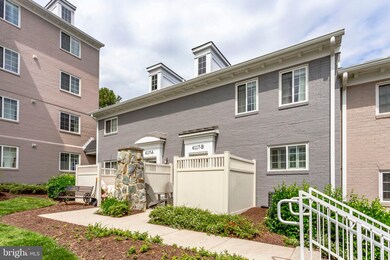 4117 S Four Mile Run Dr unit B, Arlington, VA 22204 - photo 2