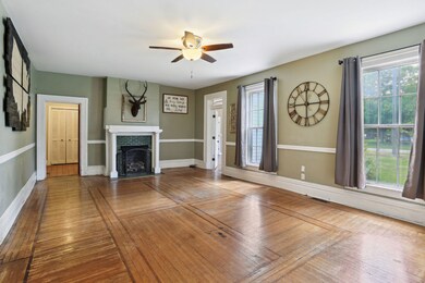 501 E Scott St, Tuscola, IL 61953 - photo 3