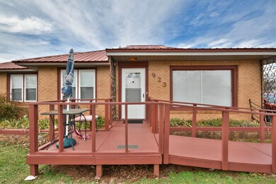 923 923 Devonwood, Duncan, OK 73533 - photo 2