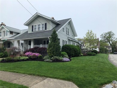 The corner of Edgewater Drive and Lakeland Avenue.