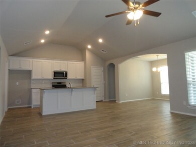 3801 N 33rd St, Broken Arrow, OK 74014 - photo 5