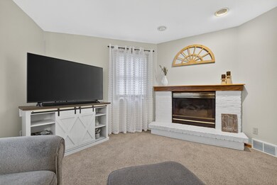 2008 Ceil St, Little Chute, WI 54140 - photo 4