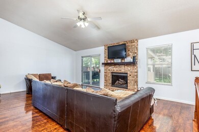 828 Robert Dr, Maryville, IL 62062 - photo 4