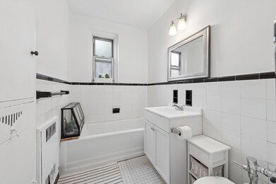 The Bradlee unit 105, Forest Hills, NY 11375 - photo 7