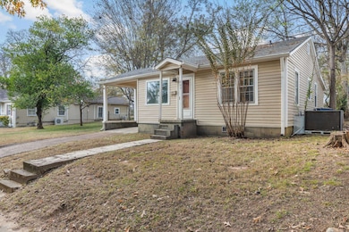 809 E Mobile St, Florence, AL 35630 - photo 2