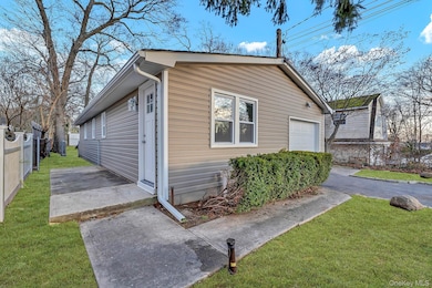 21 John Dr, Farmingville, NY 11738 - photo 7