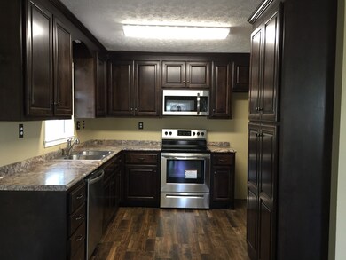 227 Briarwood Dr, Manchester, TN 37355 - photo 3