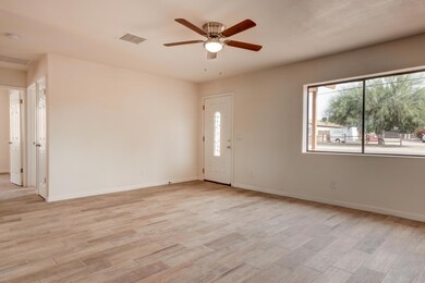 112 S Main Dr-7