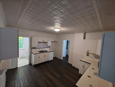 74 Linden St unit 2nd Floor, Holyoke, MA 01040 - photo 4