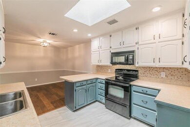 214 Mountainview Dr, Hurst, TX 76054 - photo 4