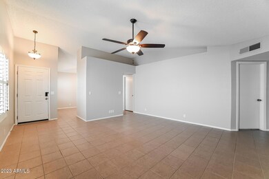 018-photo-living-room-12583637