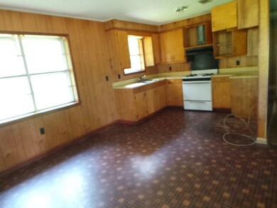 1009 Charles Howard Dr, Hazlehurst, MS 39083 - photo 6