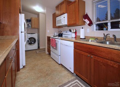 19844 Fennic Ct, Bend, OR 97702 - photo 7