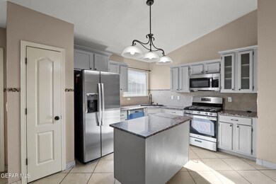 804 Desert Cactus Dr, Horizon City, TX 79928 - photo 6