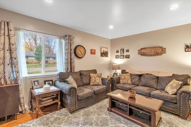 08-1042-Lowe-St-WindowStill-Real-Estate-
