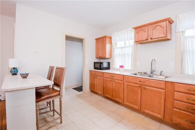 12 Poplar St unit Cottage, Newport, RI 02840 - photo 3