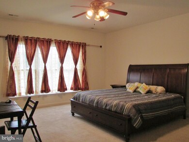 11208 Silversmith Ln, Fredericksburg, VA 22407 - photo 5