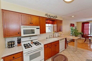 1513 Valencia Rd, Schenectady, NY 12309 - photo 2