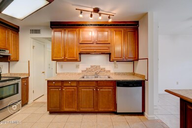 17806 N Lindgren Ave, Sun City, AZ 85373 - photo 5