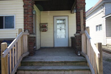 718 Butterworth Front Porch