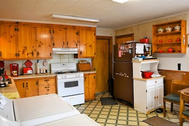 34 Spring St, Franklin, NH 03235 - photo 2