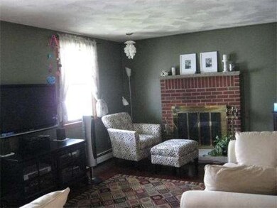 17 Dundee St, Lowell, MA 01850 - photo 5