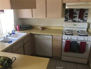 12246 Carnation Ln unit B, Moreno Valley, CA 92557 - photo 4