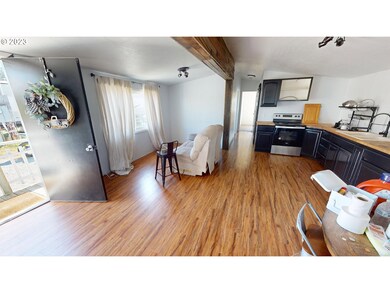 29450 Ellensburg Ave unit 402, Gold Beach, OR 97444 - photo 4