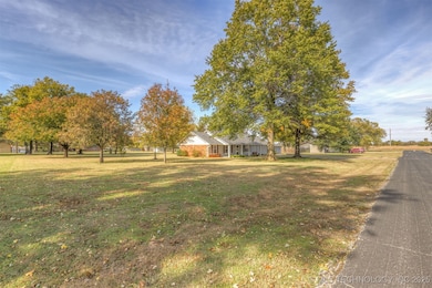 405 Will Rogers Loop E, Oologah, OK 74053 - photo 4