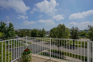 Overlooks Pool & Pond